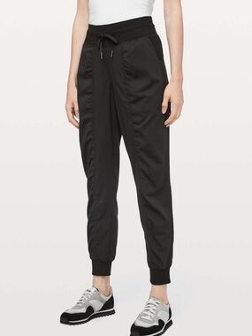Lululemon dance studio MR joggers size 6